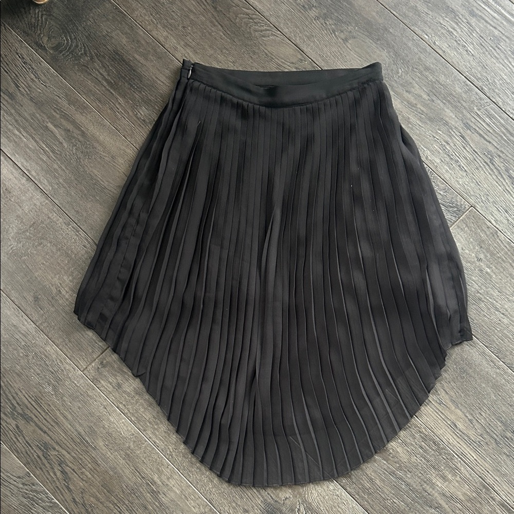 Trendy Black Pleated high low skirt - Picture 3 of 3